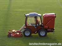 Auch der umkehrbare Traktor TTR 4400 HST (38PS) mi