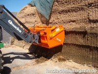 Die Sauerburger Siloschneidschaufel schneidet Gras