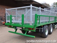 Optional ist der neue Kröger Plattformanhänger a