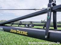 Bei der neuen Feldspritze R4050i setzt John Deere 