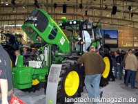 Die Traktoren der Serien 6030 und 7030 Premium sta
