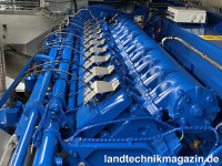 Das neuen Flex-BHKW der Biogasanlage auf dem Acker