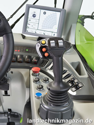 Bild: Die neuen Merlo Turbofarmer und Multifarmer sind mit Fahrtrichtungsschaltern an der Lenksäule und am Joystick ausgestattet.
