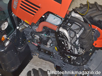 Bild: Der Kubota V6108 4-Zylinder-Motor mit nicht weniger als 6,1 l Hubraum leistet in den neuen Kubota Traktoren M7131, M7151 und M7171 130, 150 beziehungsweise 170 PS.