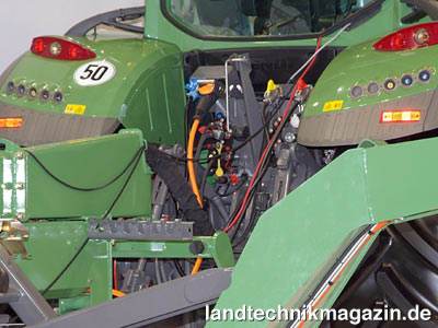 Bild: Die Energie bezieht der Fendt Former 12555 X über eine 700-V-Gleichspannungsschnittstelle am Fendt X Concept Traktor, die laut Fendt AEF spezifiziert ist.