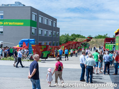 Bild: Etwa 7.500 Besucher fanden sich bei der Firma Strautmann ein, um sich einen Eindruck von den neuen Gebäuden und der Produktion zu verschaffen.