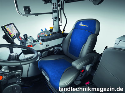 Bild: Im Sondermodell New Holland T5.140 AC Blue Power findet sich der komfortable Blue Power Sitz und die SideWinder-Armlehne.