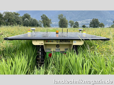Bild: EIMA Technical Innovation 2022: ARVAtec Srl, MoonDino – autonomer Roboter für die mechanische Unkrautbeseitigung auf Reisfeldern.