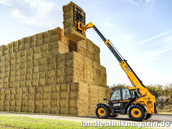 lMit dem neuen 542-100 AGRI zeigt JCB einen High-Lift-Teleskoplader mit bis zu 50 km/h.