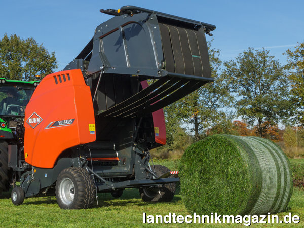 lBei den neuen variablen Rundballenpressen Kuhn VB 3255 und 3285 wurden die Seitenklappen und die Frontabdeckung neu gestaltet.