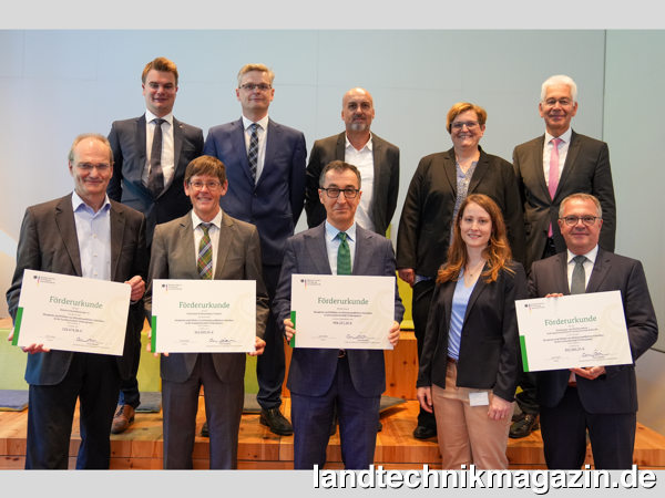 lBundesminister Cem Özdemir will mit der Förderung des Projektes »TrAkzeptanz« zu klimafreundlichen und wirtschaftlichen Technologien auf dem Feld beitragen.