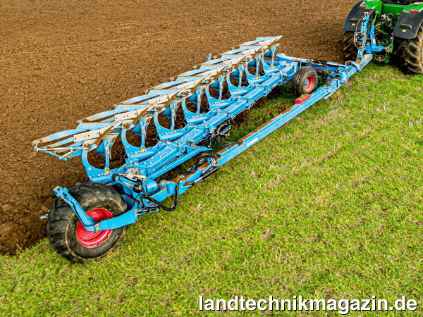lDer neue Lemken Diamant 18 Aufsatteldrehpflug ist ideal für schwierige Einsätze und die neue Radposition hat viele Vorteile.