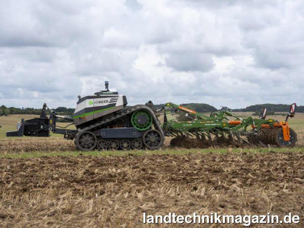 lDie Fachtagung LAND.TECHNIK für Profis legt 2025 den Fokus auf autonome Traktoren. (Werkbild)