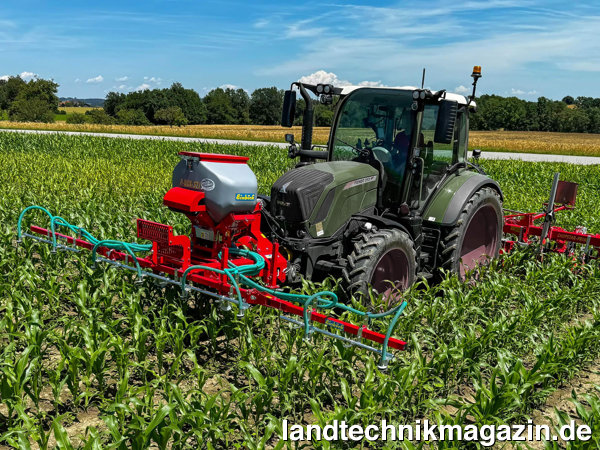 lDas flexible Sä-Gestänge Einböck SEEDSTAR ist ab sofort auch in 3 m, 7,5 m und 9 m erhältlich und mit neuer hydraulischer Klappung.