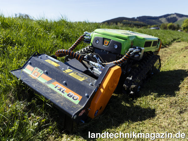 lDie neue MDB Mulchraupe LV250 PRO zeichnet sich unter anderem durch ihre niedrige Bauweise aus.