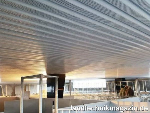 lDie PERFO2-Lüftungsdecke von RENOLIT Ondex besteht aus einer perforierten PVC-Platte und ist vollständig korrosionsbeständig für eine hohe Lebensdauer.