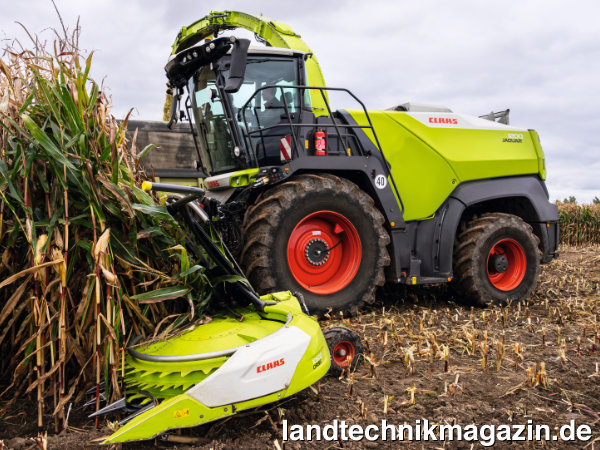 lMit der neuen Baureihe JAGUAR 1000 hat jetzt auch Claas Feldhäcksler mit mehr als 1.000 PS Motorleistung im Programm. Die Serie JAGUAR 1000 besteht aus den vier Modellen JAGUAR 1080, 1090, 1100 und 1200.