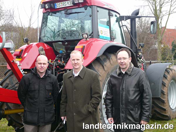 lDr. Stefan Kotte (Geschäftsführer Kotte Landtechnik), Randy W. Baker (Präsident und CEO Case IH Agriculture) und Christian Bauer (Geschäftsführer CNH Deutschland) beim Besuch in Rieste.