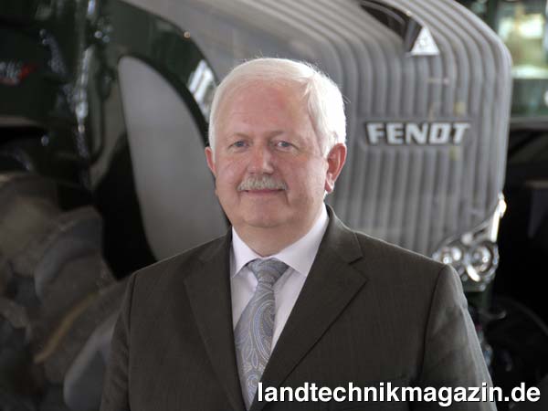 lDipl.-Ing. Peter-Josef Paffen (54) wurde zum Sprecher der AGCO/Fendt-Geschäftsführung ernannt hat. Er tritt die Nachfolge von Hermann Merschroth an, der am 1. März 2009 im Alter von 58 Jahren plötzlich und unerwartet verstarb.