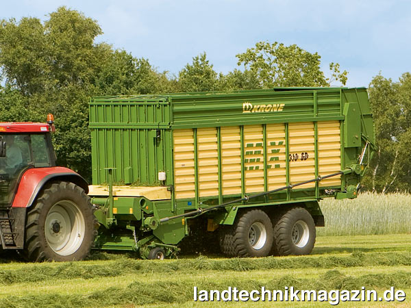 lZur Agritechnica 2009 erweitert Krone sein Ladewagenangebot um die neue Rotor-Ladewagenbaureihe MX mit den beiden Typen MX 310 und MX 350 mit 31 beziehungsweise 35 m³ DIN-Ladevolumen.