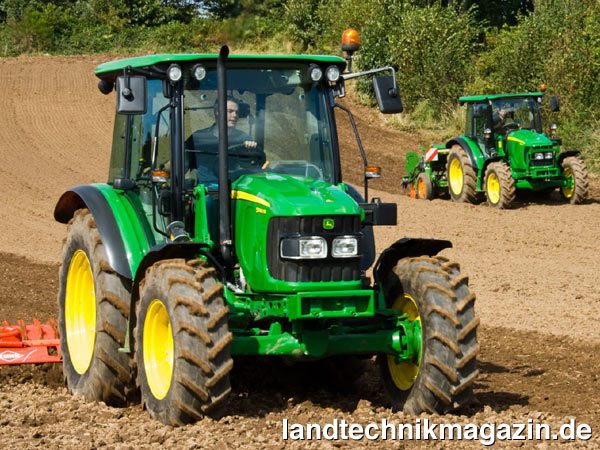 lInsgesamt 18 neue Traktormodelle unter 100 PS präsentiert John Deere auf der Agritechnica 2009. Die 5M-Traktoren mit den Modellen 5070M, 5080M, 5085M, 5090M, 5095M und 5100M bezeichnet John Deere als vielseitige Allzwecktraktoren für ein breites Spektrum von Einsätzen.