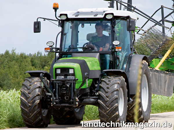 lAuf der Agritechnica 2009 präsentiert Deutz-Fahr die Agroplus-Baureihe gründlich überarbeitet. Neben neuen Motoren und einer neuen Vier-Pfosten-Kabine gibt es mit dem Agroplus 420 auch ein neues Modell, das die Agroplus-Serie nach oben erweitert.