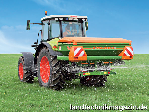 lAMAZONE hat mit dem HyCLICK einen einfach zu bedienenden Schaltkasten entwickelt, um die Hydraulikfunktionen der Düngerstreuer mit nur einem Steuerventil zu betätigen.