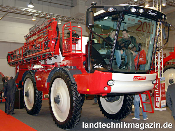 lAb 2011 ist die auf der Agritechnica 2009 vorgestellte selbstfahrende Pflanzenschutzspritze Condor von Agrifac erhältlich. Sie verfügt über 4.000 l Tankinhalt und bietet Arbeitsbreiten von bis zu 48 m.