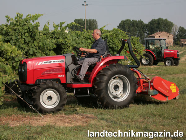 lMit den sieben Modellen im Leistungsbereich von 19,5 bis 46 PS bietet die Massey Ferguson Baureihe MF 1500 für jede Anwendung im unteren Leistungssegment den richtigen Traktor. Durch ihr geringes Gewicht haben die Traktoren ein herausragendes Leistungsgewicht und ermöglichen so maximale Produktivität.