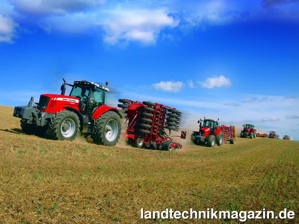 lMassey Ferguson stattet alle Modelle der Serie MF 7400 mit Stufenlosgetriebe ab sofort serienmäßig mit dem voll einstellbaren dynamischen Traktor-Management-System (DTM) aus. DTM ist die elektronische Verbindung zwischen Motor und Getriebe und regelt die Motordrehzahl lastabhängig auf den niedrigst möglichen Bereich zur Senkung des Kraftstoffverbrauchs.