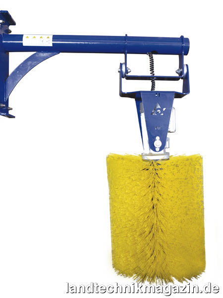 lBereits über 30.000 mal wurde die schwingende Kuhbürste (SCB, Swinging Cow Brush) von DeLaval verkauft. Die DeLaval schwingende Kuhbürste ist eines von vielen Produkten im Rahmen der DeLaval Lösungen für nachhaltige Milcherzeugung (SDF-Sustainable Dairy Farming).