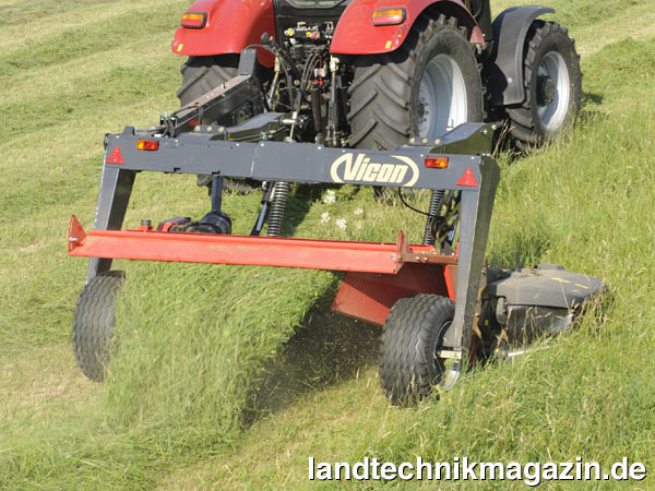lDas gezogene Vicon Scheibenmähwerk mit Aufbereiter Extra 832 gibt es jetzt als Pro-Version mit einer Reihe von Detailverbesserungen.