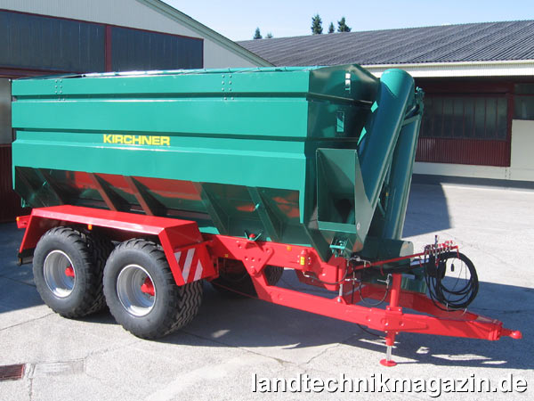 lSeinen neuen Überladewagen bietet Kirchner vorerst als Tandemversion TG-3025 mit einem Ladevolumen von 25 m³ (mit Zwischenaufsatz 28 m³) an. Eine Einachsmaschine mit 21 m³ sowie ein Tridemfahrzeug mit 32 m³ folgen demnächst.
