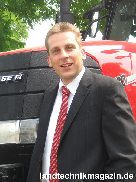 lMarkus Jankowski hat zum 1. Juli 2010 die Gesamtvertriebsleitung bei der CNH Deutschland GmbH für die Marken Case IH und Steyr übernommen. Der Vertriebsprofi ist verantwortlich für den deutschlandweiten Traktoren- und Erntetechnikvertrieb, die strategische Bearbeitung der Märkte sowie den Ausbau und die Entwicklung der Vertriebsstrukturen.