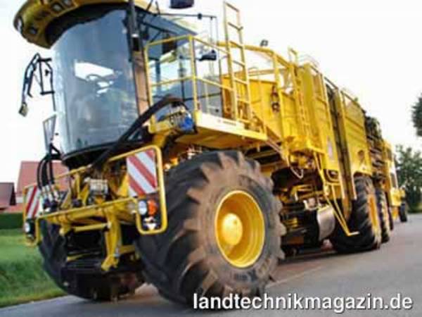 lDer neue euro-Tiger V8-3 transportiert sein Rodeaggregat...