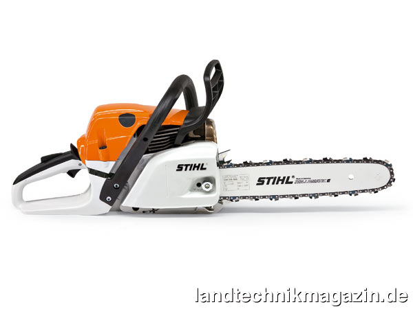 lAuf die Einstellung kommt es an: Das vollelektronische Motormanagement M-Tronic stimmt Zündzeitpunkt und Kraftstoffdosierung der Stihl MS 241 C-M immer optimal auf den Betriebszustand der Maschine ab.