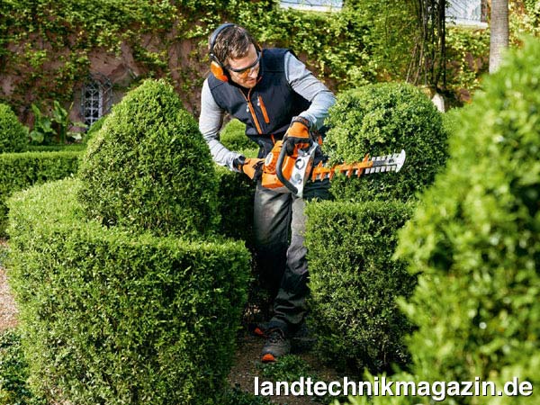 Bild 2 Leicht und wenig Vibrationen Die BenzinHeckenschere Stihl HS