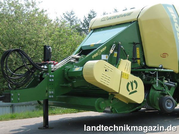 lKrone bietet den neuen Vorbauhäcksler PreChop ab sofort für die Big Pack-Baureihen 1270 XC, 1290 XC, 1290 HDP XC sowie für die 12130 XC an.