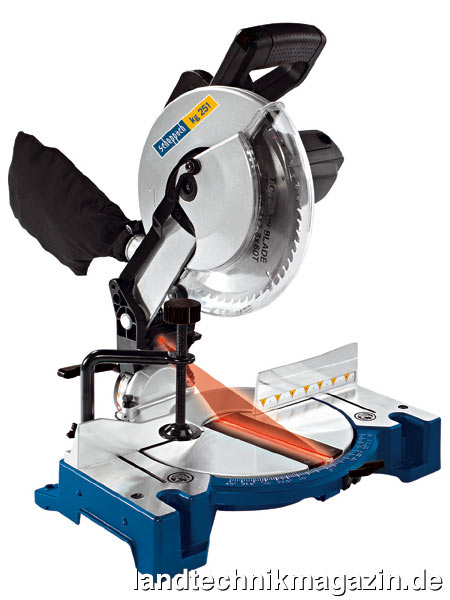 lDie neue scheppach Kappsäge kg 251 sägt beim geraden Schnitt bis zu 150 mm breit und 68 mm tief. Mit einem Neigungswinkel von 0 bis 45 Grad und einem Gehrungswinkel von -45 bis +45 Grad sind praktisch alle Schnitte möglich.