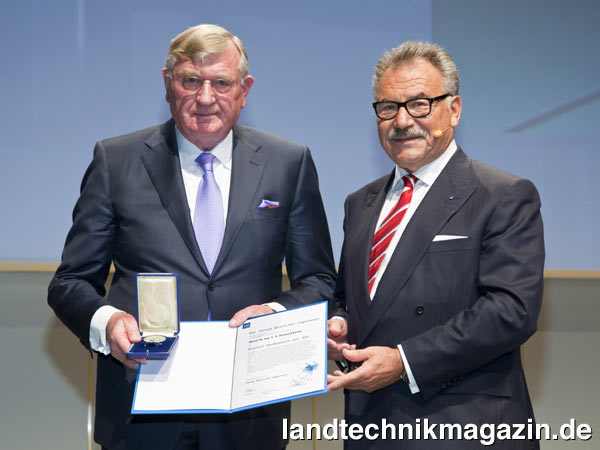 XLBild 1 VDI Präsident Prof. Dr.Ing. Bruno O. Braun (r.) überreichte