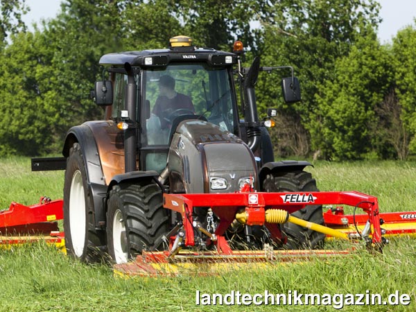 lIn der Valtra T3-Serie wurden jetzt auch die kleineren Modelle T133, T153, T163, T173 und T193 überarbeitet und durch den Einsatz der SCR-Technik an die jüngsten Emissionsvorschriften angepasst.