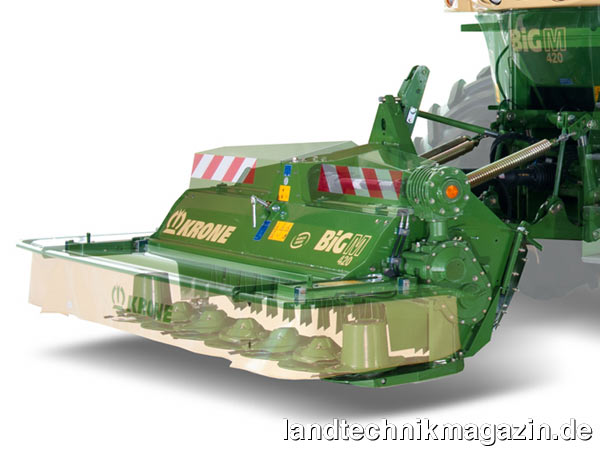 Bild: Der Krone Big M 420 ist serienmäßig mit dem neuen HeavyDuty-Mähholm mit SafeCut-Fremdkörpersicherung ausgerüstet. Beim Frontmähwerk gibt es zudem ein verstärktes Turmgetriebe für eine optimale Kraftübertragung unter allen Einsatzbedingungen.