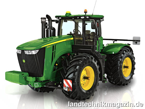 lDie neue John Deere Traktorenserie 9R besteht aus den vier Knicklenker-Traktoren 9410R, 9460R, 9510R und 9560R mit Motor-Nennleistungen von 306/410 kW/PS, 343/460 kW/PS, 380/510 kW/PS respektive 418/560 kW/PS.
