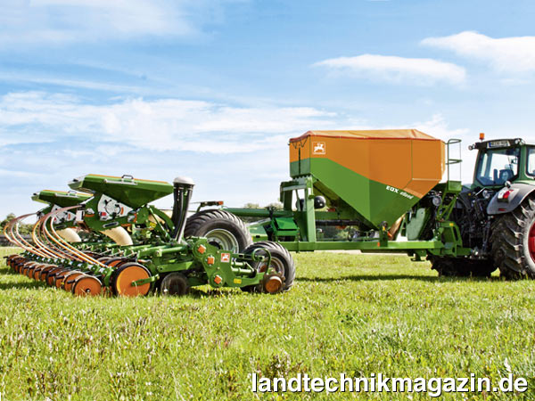 lDie elektrischen Leistungsantriebe der neuen Amazone Einzelkornsämaschine EDX eSeed werden von der Hochvoltanlage („High Voltage“) des Schleppers versorgt. Über TIM (Traktor Implement Management) wird die auf dem Schlepper befindliche Regelelektronik angesteuert.