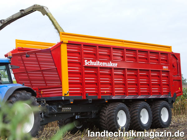 lNeben dem Siwa 840 hat Schuitemaker mit dem Siwa 780 jetzt ein weiteres Tridem-Modell in seiner Silagetransporter-Baureihe mit 255 cm Plattformbreite.