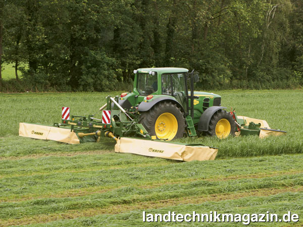 lMit der Butterfly-Mähwerkskombination EasyCut B 970 mit einer maximalen Arbeitsbreite von 9,65 m präsentierte Krone auf der Agritechnica 2011 eine neue Generation von Butterfly-Mähwerken.