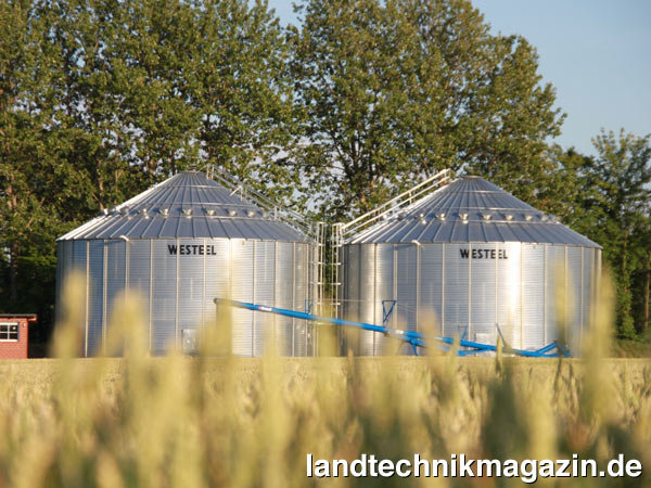 lBintec startet zu den DLG-Feldtagen 2012 die bis zum 30. September 2012 befristete Frühbezugsaktion FrühErnte 2012. In diese Bintec FrühErnte Aktion sind alle aktuellen Bintec Silos sowie die Fördertechnik, darunter SwingAway Schnecken, Rohrförderbänder und das Grain-Deck integriert.