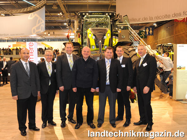 lDer georgische Landwirtschaftsminister Davit Kirvalidze nutzte in Begleitung von Levan Davitashvili, Vorsitzender der nationalen Weinbehörde, und Kakha Shaishmelashvili, georgischer Wirtschaftsataché in Frankreich, die Landtechnikmesse SIMA für einen Besuch am Claas Stand. Das Bild zeigt von links: Malkhaz Babunashvili, Leiter Kundendienst und Ersatzteilservice bei Noblex Ltd., Dieter Düringer, Claas Global Sales GmbH, Jan-Hendrik Mohr, Geschäftsführer Geschäftsfeld Vertrieb der Claas Gruppe, Davit Kirvalidze, georgischer Landwirtschaftsminister, Alexander Ediberidze, Inhaber Noblex Ltd., Joachim Oldenburg, Claas Länderdelegierter, und Bernd Ludewig, Claas Regionaldirektor Osteuropa.