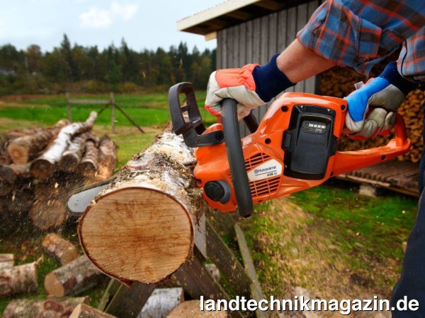 lDie neue Akku-Motorsäge 436 Li von Husqvarna zeichnet sich neben einer starken Leistung auch durch ein besonders geringes Gewicht sowie einen leisen und vibrationsarmen Betrieb aus.