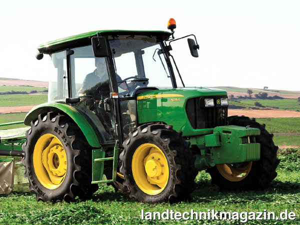 lAb Sommer 2013 sind die kompakten John Deere Traktoren der Serie 5E, 5055E, 5065E und 5075E, ab Werk mit Kabine verfügbar.